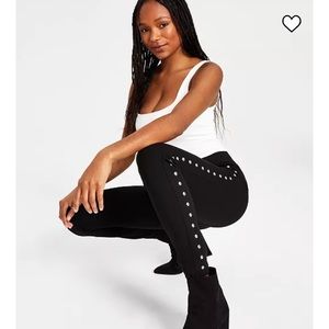 NWT - CeCe brand black leggings with gold metal trim   size xs